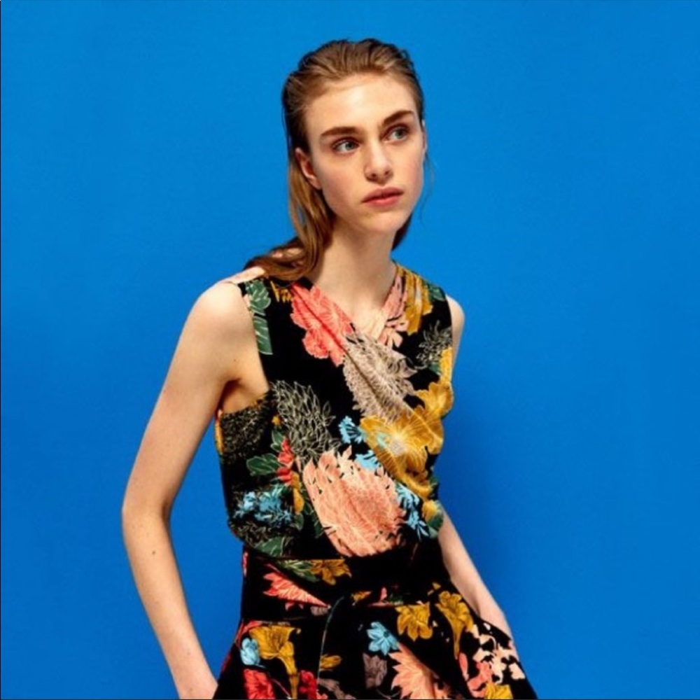 BLOGGERS FAVORITE ZARA FLORAL WRAP CROP TOP